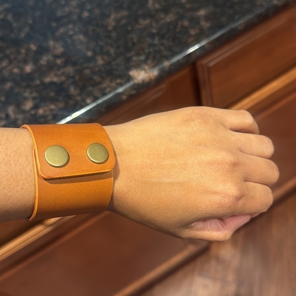 Vegan Tan Handmade Leather Bracelet with Gold Hardware - Picture 7 of 8